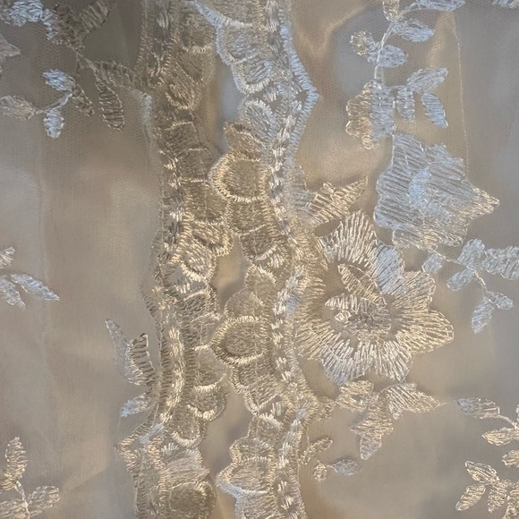 White lace baby christening gown + bonnet, vintage style detailing - Picture 4 of 6